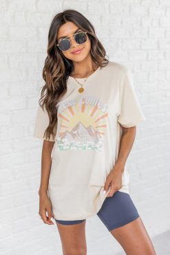 Outlet 🥰 Pink Lily Here Comes The Sunset Cream Distressed Graphic Tee 🔔 -Tees Shop 1K0A1668 650x