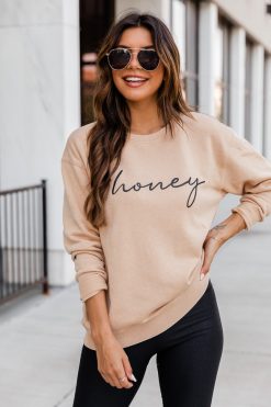 Brand new 🔥 Pink Lily Honey Script Gold Graphic Sweatshirt ❤️ -Tees Shop 1K0A3109 26900ef7 c77f 4e84 afbb 00b2f71bbd6e 650x