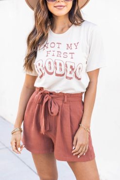 Outlet ⌛ Pink Lily Not My First Rodeo Graphic Soft Cream Tee 👏 -Tees Shop 1K0A7089 f99d633b 7f9b 4640 941c 455a93d55283 650x