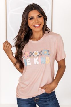 Wholesale 😍 Pink Lily Be Kind Daisy Peach Graphic Tee 🥰 -Tees Shop 1K0A9251 650x