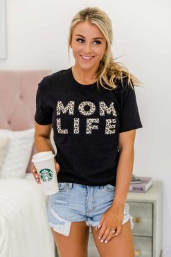 Deals 🎉 Pink Lily Animal Print Mom Life Graphic Black Tee ✨ -Tees Shop 1X6A5764 40876 650x