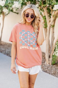 Promo 🧨 Pink Lily Cool Mom Daisy Graphic Terracotta Tee 😉 -Tees Shop 219A2566 650x