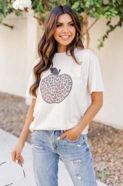 Discount 😉 Pink Lily Leopard Apple Ivory Graphic Tee ❤️ -Tees Shop 219A2707 511768a2 c951 42a0 a614 71fe8ed45b28 650x