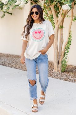 New 😍 Pink Lily Teach To Inspire Smiley Ivory Graphic Tee 🌟 -Tees Shop 219A2753 7cdfa4d4 9a1f 45ed 84ff 85f764870f67 650x