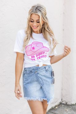 Best reviews of ✨ Pink Lily In Dolly We Trust White Graphic Tee 😉 -Tees Shop 219A4099 650x