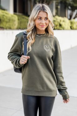 Promo 👏 Pink Lily Smiley Face Olive Graphic Sweatshirt ✔️ -Tees Shop 219A8969 650x