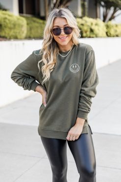 Promo 👏 Pink Lily Smiley Face Olive Graphic Sweatshirt ✔️ -Tees Shop 219A8974 650x